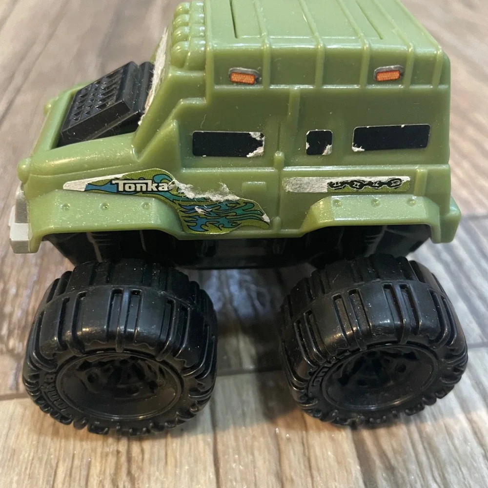 Tonka Garage Monster Truck Olive Green Toy Opening Roof Hatch 2011 Hasbro McD‎